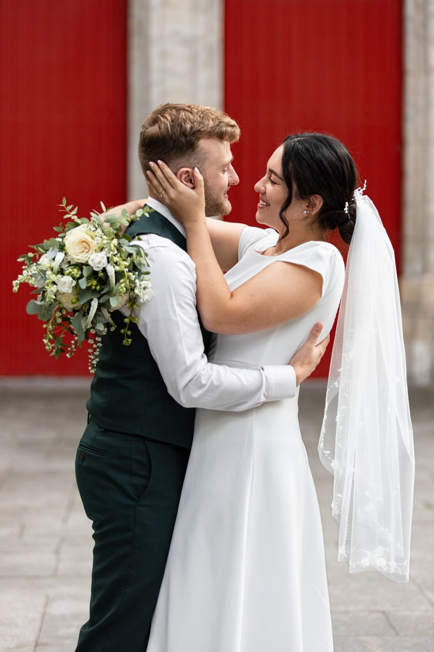 Svatební tým — svatební fotograf a kameraman. Dana Lišková — Empatická fotografka | Introspektivní umělkyně | Neurodivergentní koučka| Zakladatelka Artepy.cz