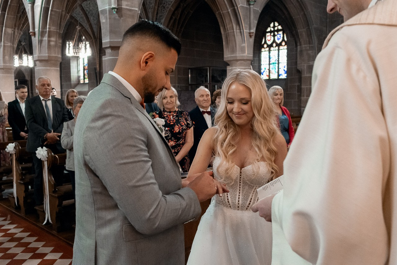 Kirchliche Hochzeit Karlsruhe | Rosi & Marco – Hochzeitsvideo & Fotos