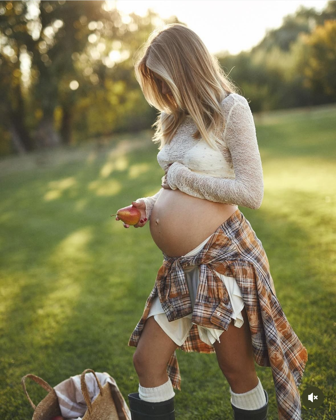 At-Home Maternity Photoshoot Guide | Bay Area Photographer Iryna Rakivnenko. Maternity, newborn photographer in the Bay Area|Iryna Rakivnenko