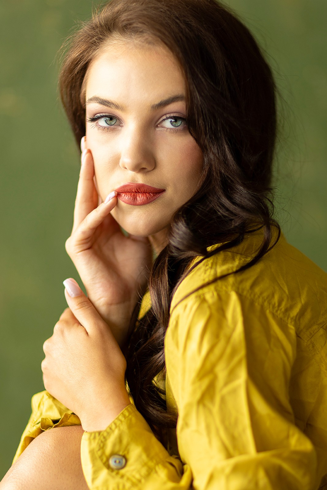 Женский портрет в уличном стиле, осеннее настроение