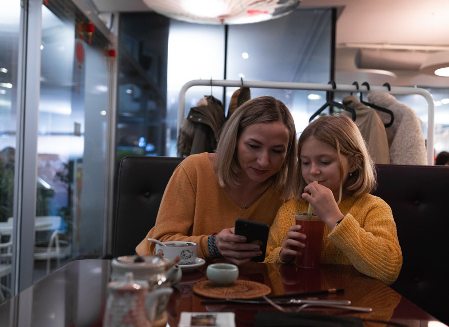 FotoStory „Mutter & Tochter“. FotoStory by Lana Gfeller / Kanton Zürich