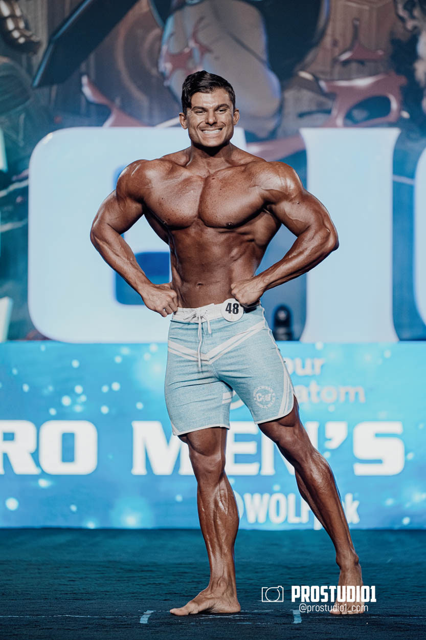 MEN’S PHYSIQUE. Photo & Video Production Studio #1