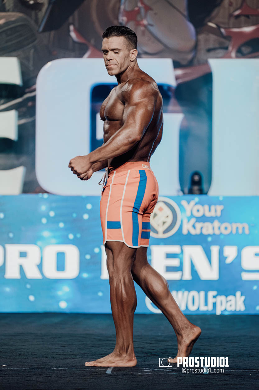 MEN’S PHYSIQUE. Photo & Video Production Studio #1