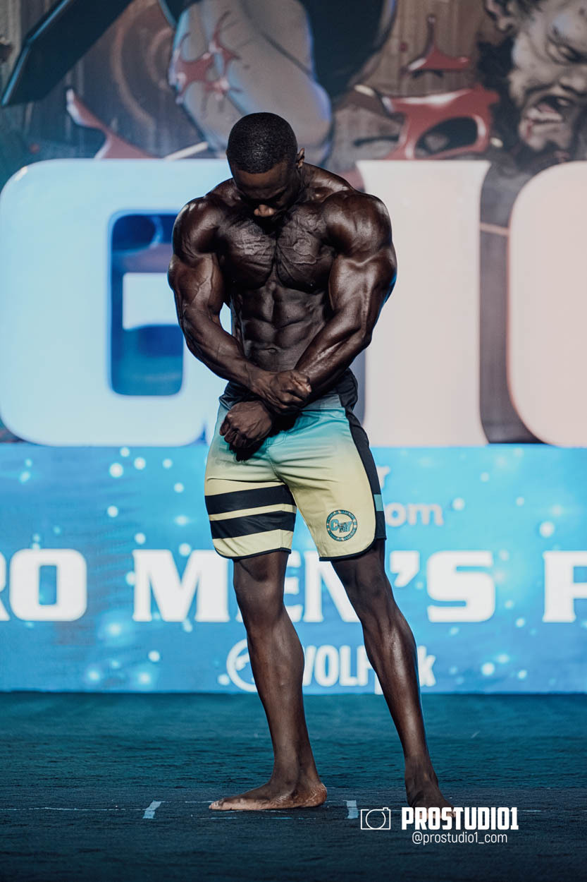 MEN’S PHYSIQUE. Photo & Video Production Studio #1