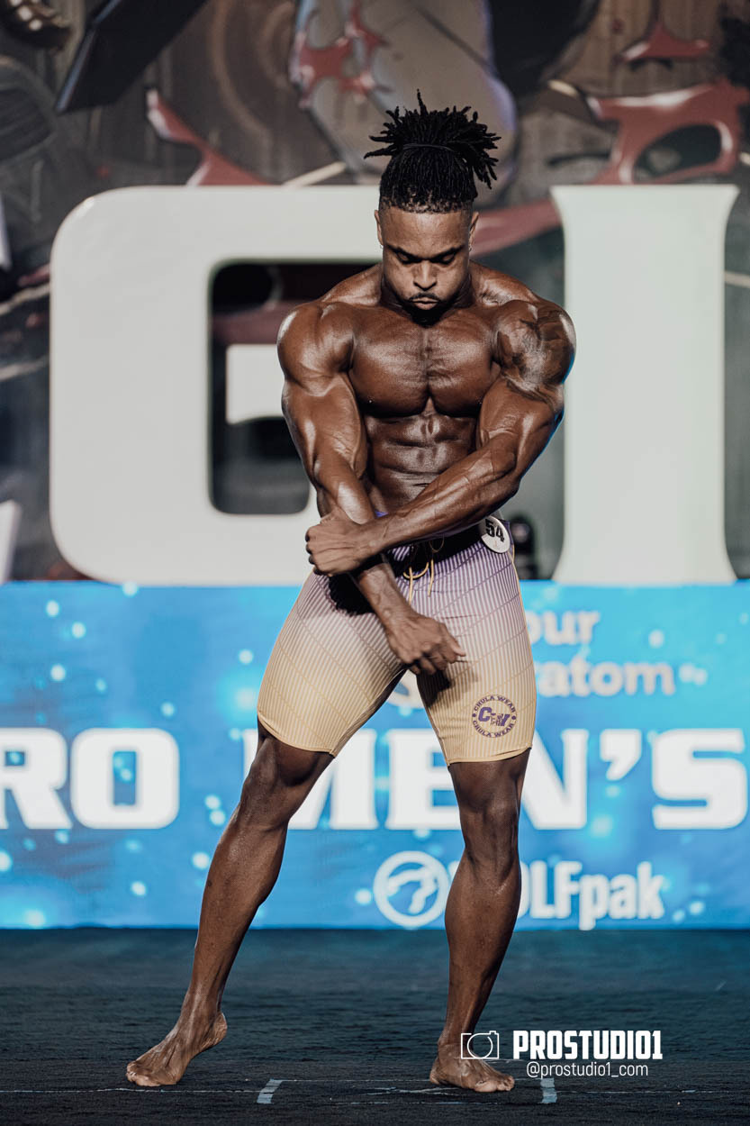 MEN’S PHYSIQUE. Photo & Video Production Studio #1