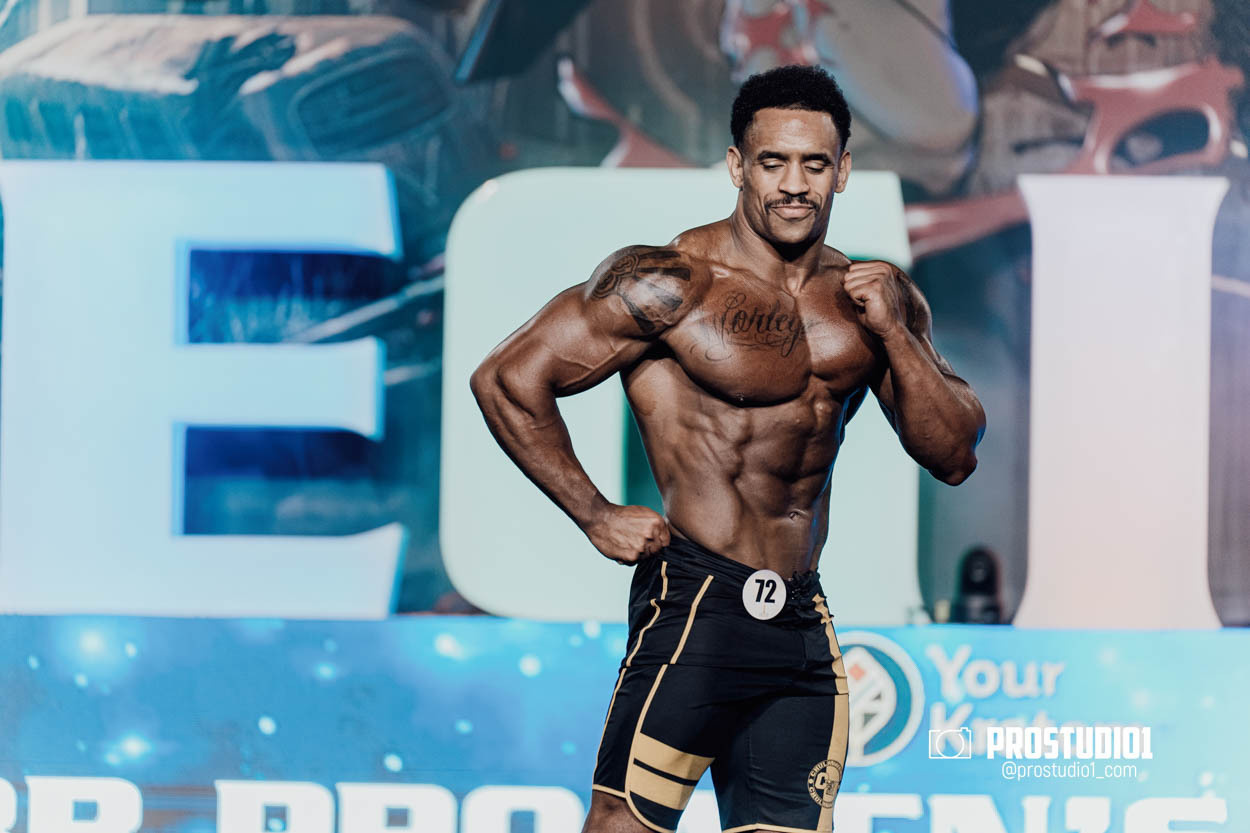 MEN’S PHYSIQUE. Photo & Video Production Studio #1