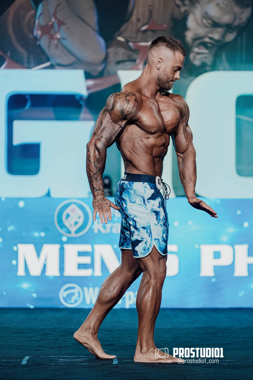 MEN’S PHYSIQUE. Photo & Video Production Studio #1
