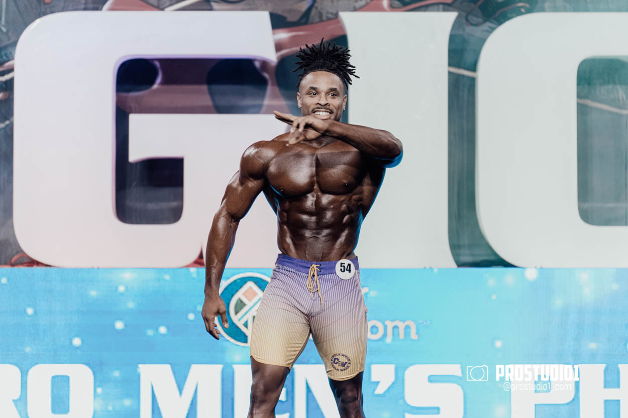 MEN’S PHYSIQUE. Photo & Video Production Studio #1