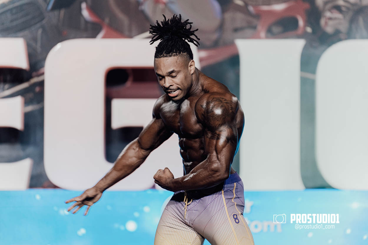 MEN’S PHYSIQUE. Photo & Video Production Studio #1