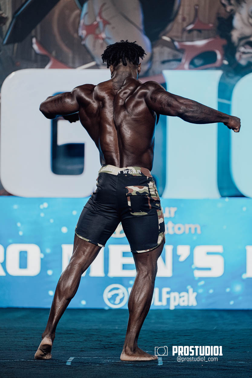 MEN’S PHYSIQUE. Photo & Video Production Studio #1