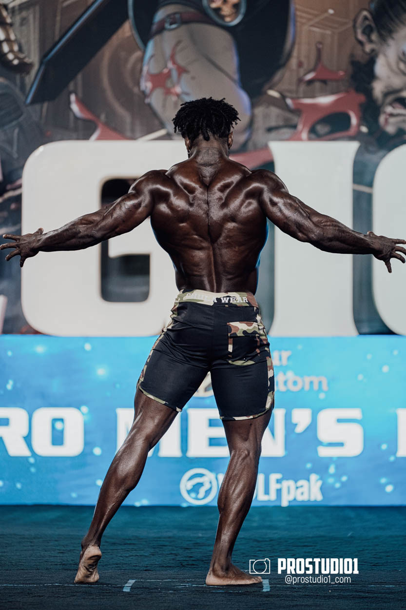 MEN’S PHYSIQUE. Photo & Video Production Studio #1