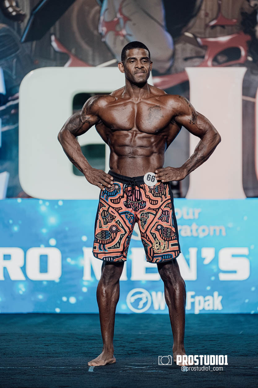 MEN’S PHYSIQUE. Photo & Video Production Studio #1