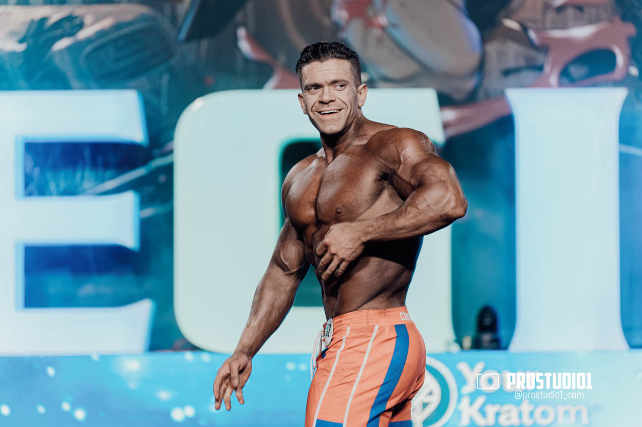 MEN’S PHYSIQUE. Photo & Video Production Studio #1