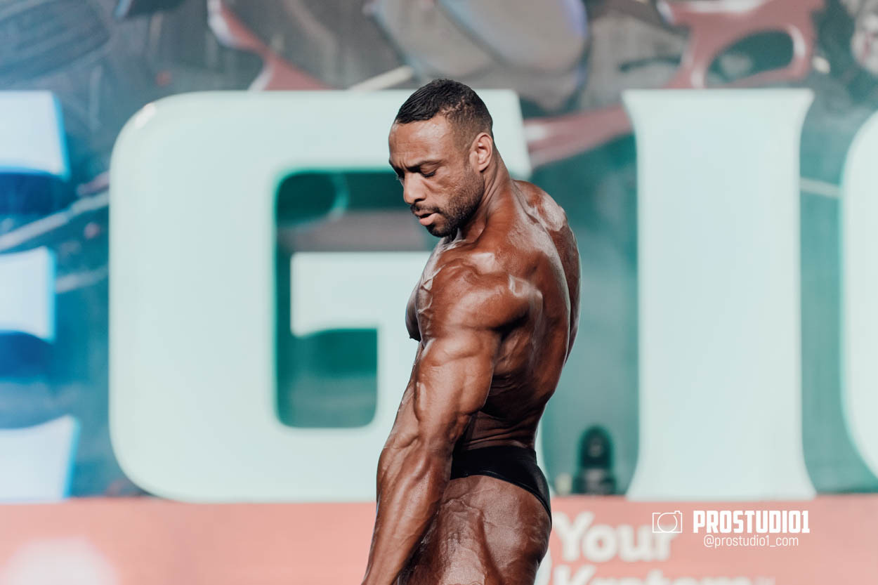 CLASSIC MEN’S PHYSIQUE. Photo & Video Production Studio #1