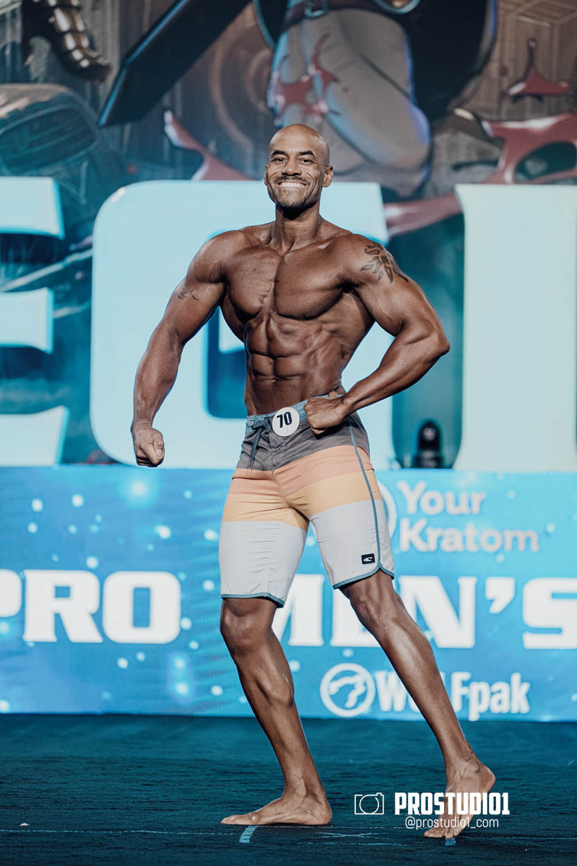 MEN’S PHYSIQUE. Photo & Video Production Studio #1