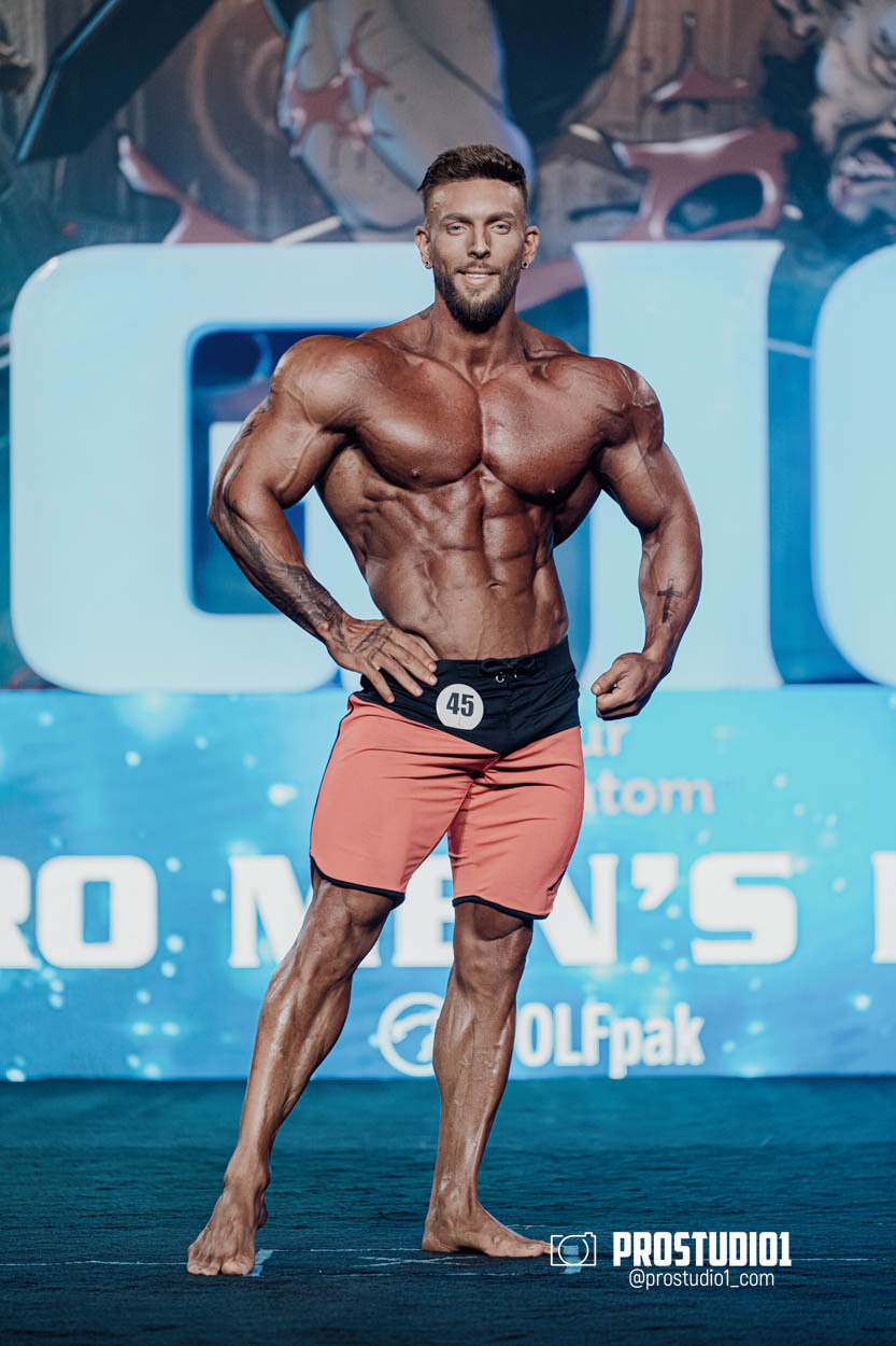 MEN’S PHYSIQUE. Photo & Video Production Studio #1