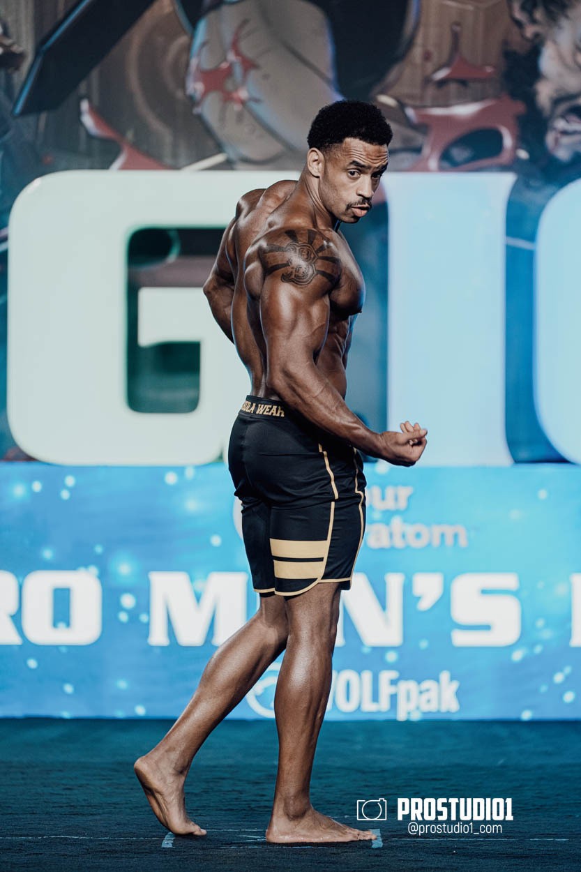 MEN’S PHYSIQUE. Photo & Video Production Studio #1