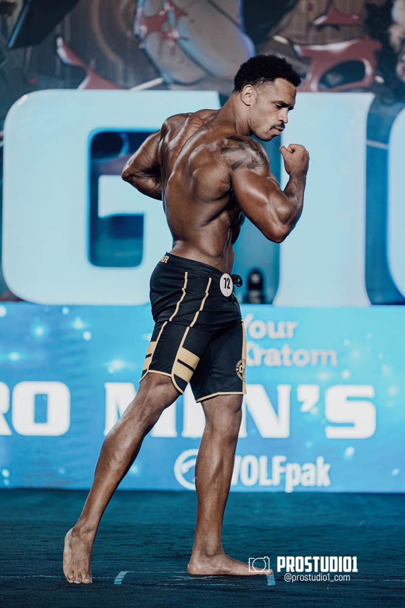 MEN’S PHYSIQUE. Photo & Video Production Studio #1