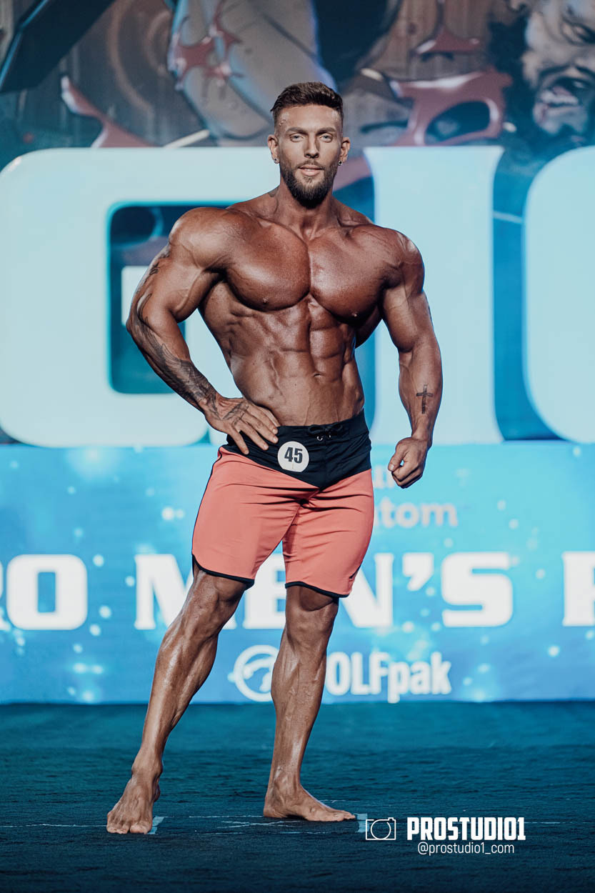 MEN’S PHYSIQUE. Photo & Video Production Studio #1