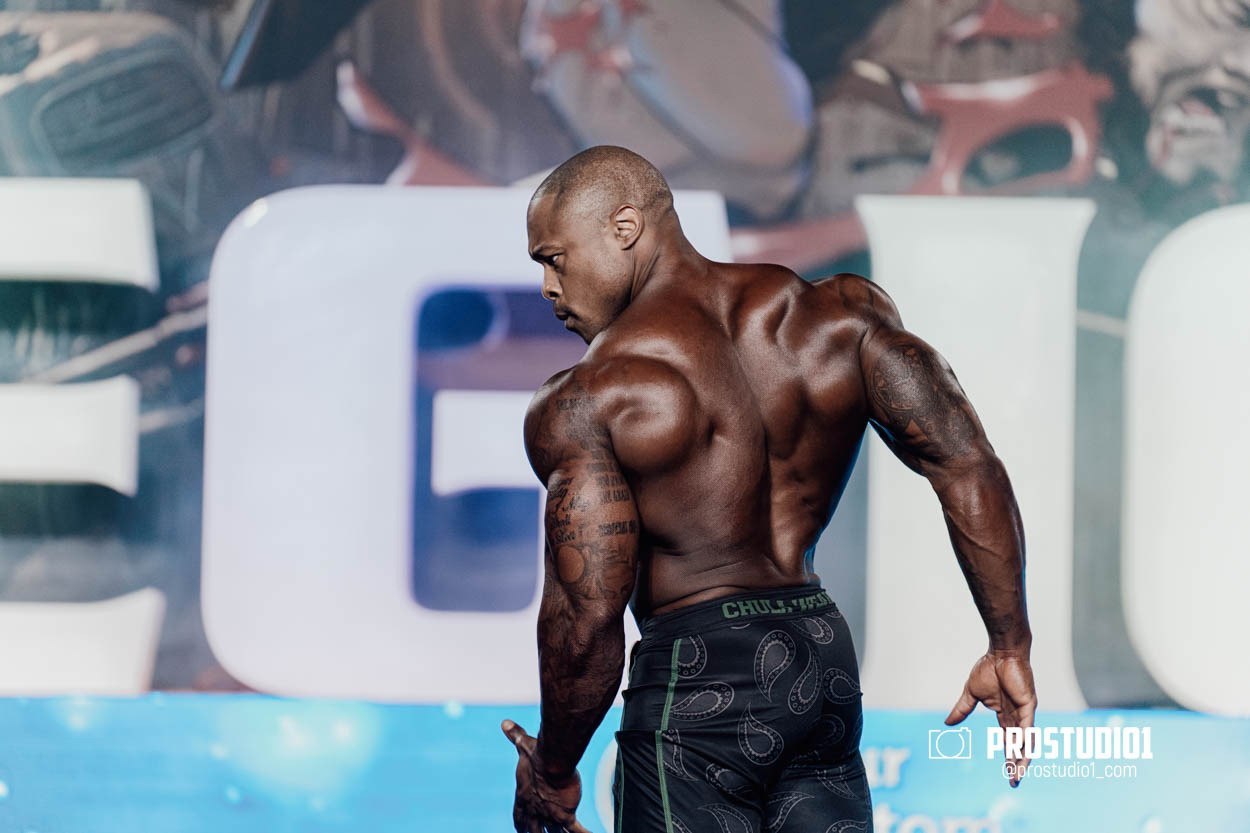 MEN’S PHYSIQUE. Photo & Video Production Studio #1