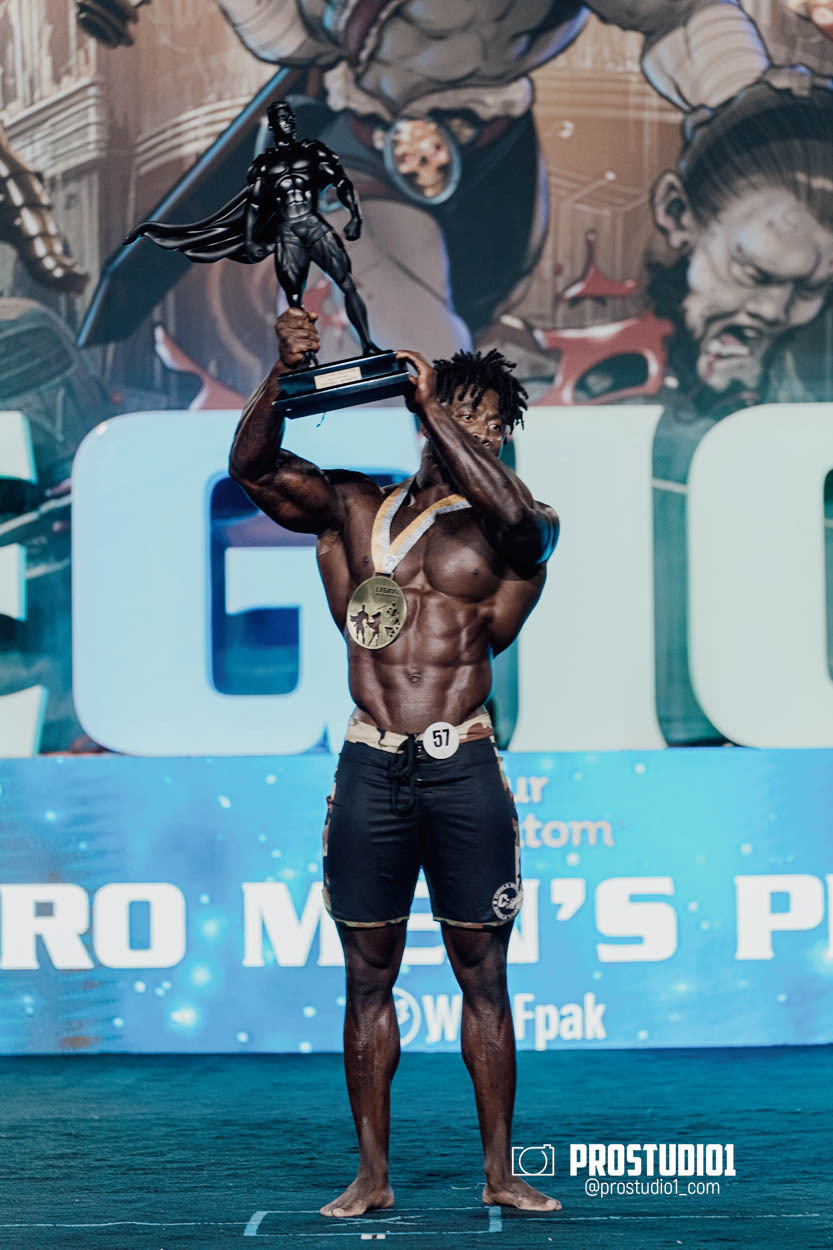 MEN’S PHYSIQUE. Photo & Video Production Studio #1