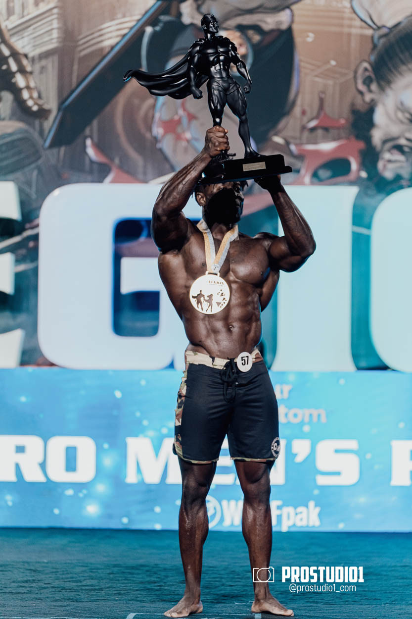 MEN’S PHYSIQUE. Photo & Video Production Studio #1