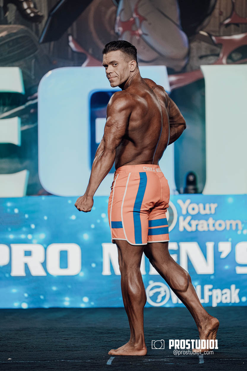 MEN’S PHYSIQUE. Photo & Video Production Studio #1