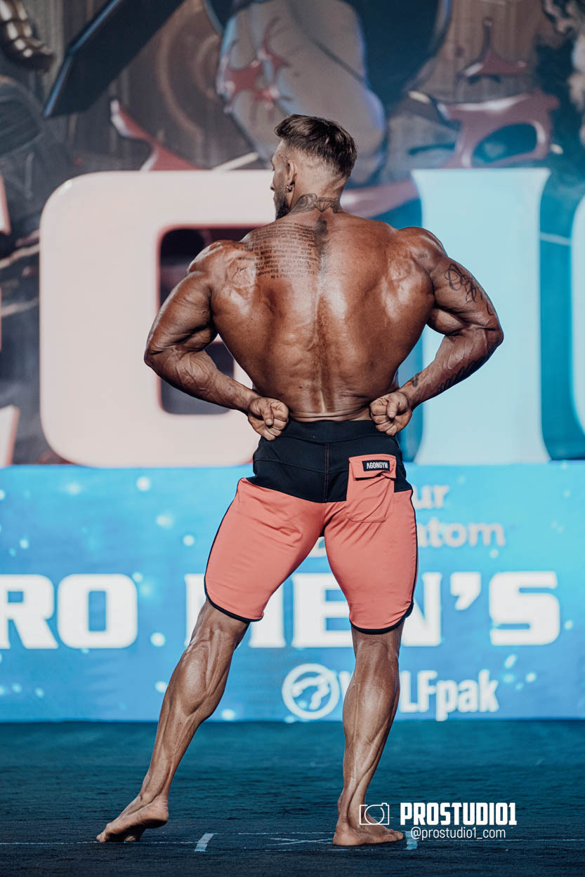 MEN’S PHYSIQUE. Photo & Video Production Studio #1