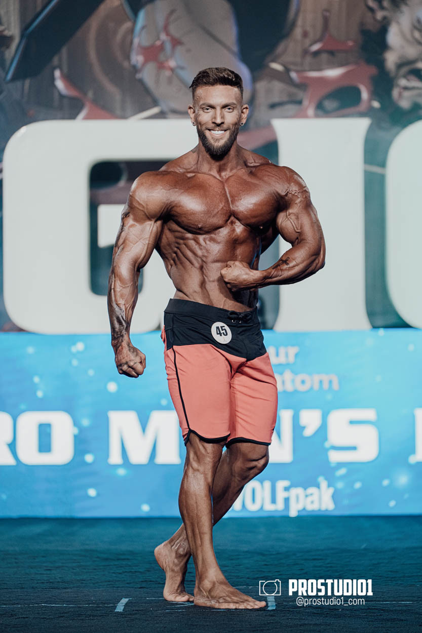 MEN’S PHYSIQUE. Photo & Video Production Studio #1