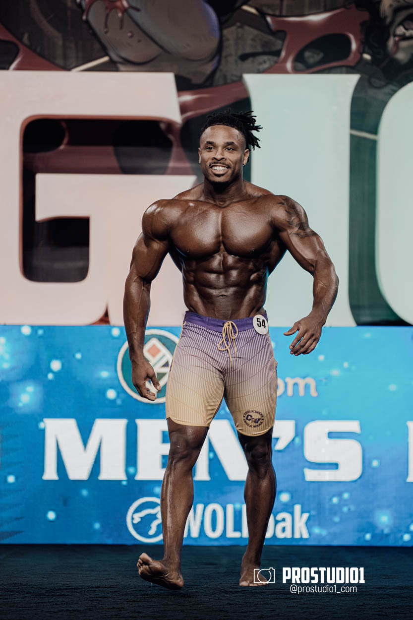 MEN’S PHYSIQUE. Photo & Video Production Studio #1