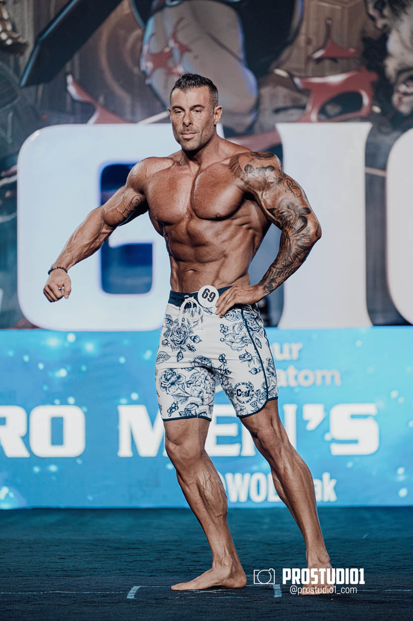 MEN’S PHYSIQUE. Photo & Video Production Studio #1