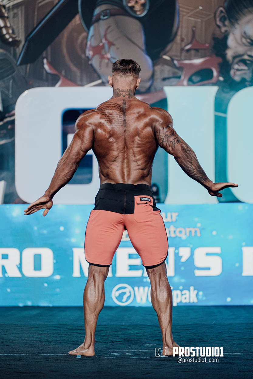 MEN’S PHYSIQUE. Photo & Video Production Studio #1