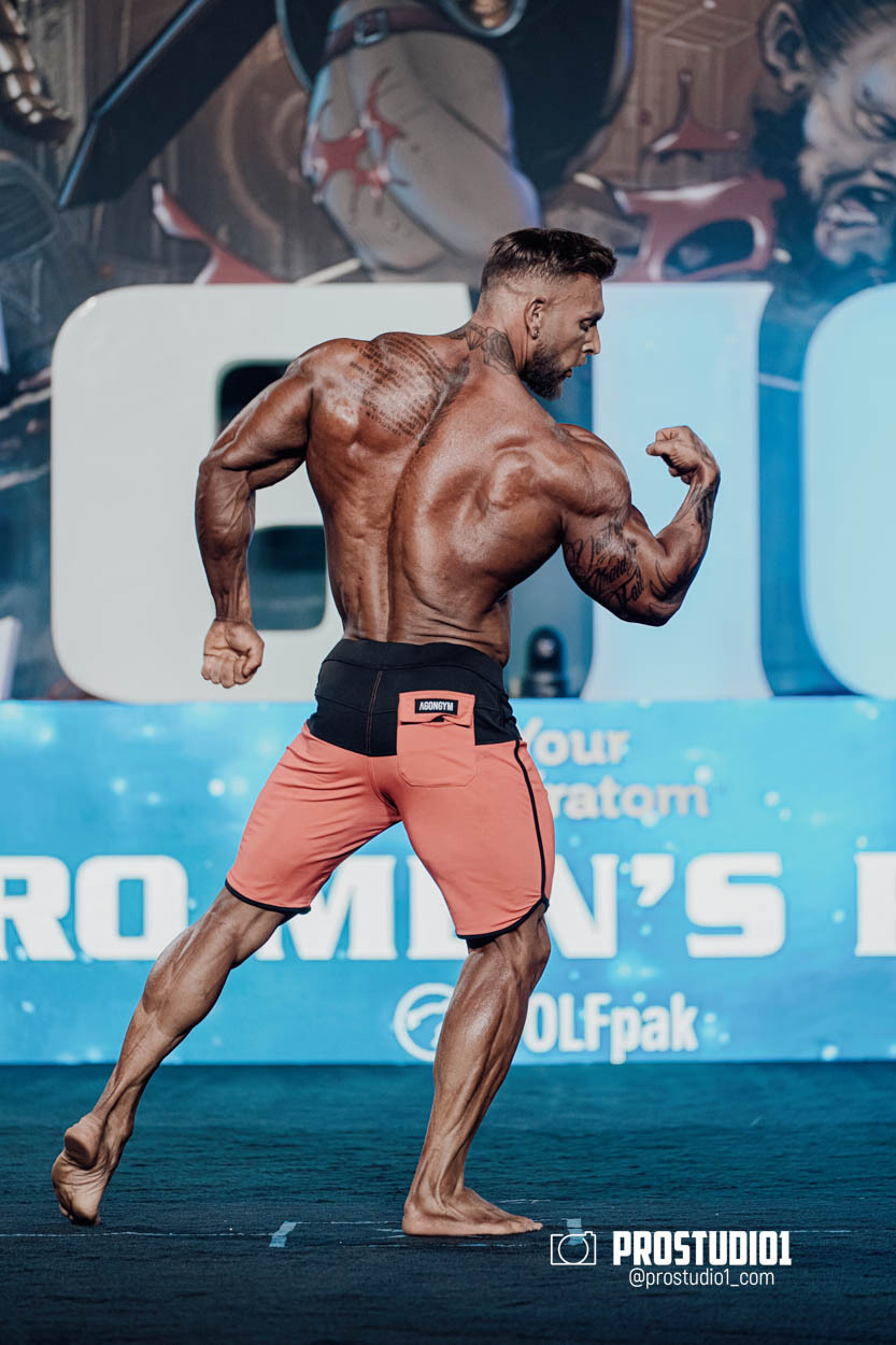 MEN’S PHYSIQUE. Photo & Video Production Studio #1