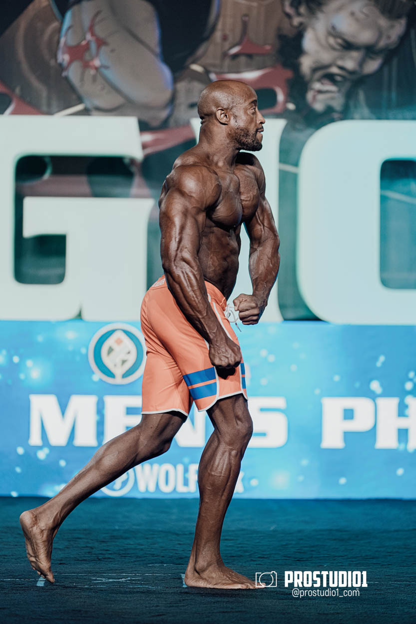 MEN’S PHYSIQUE. Photo & Video Production Studio #1