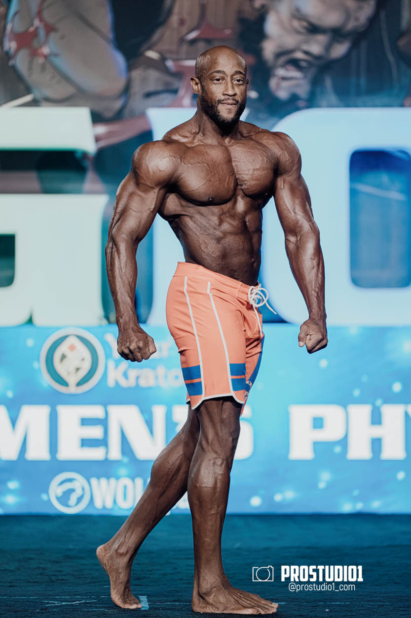 MEN’S PHYSIQUE. Photo & Video Production Studio #1