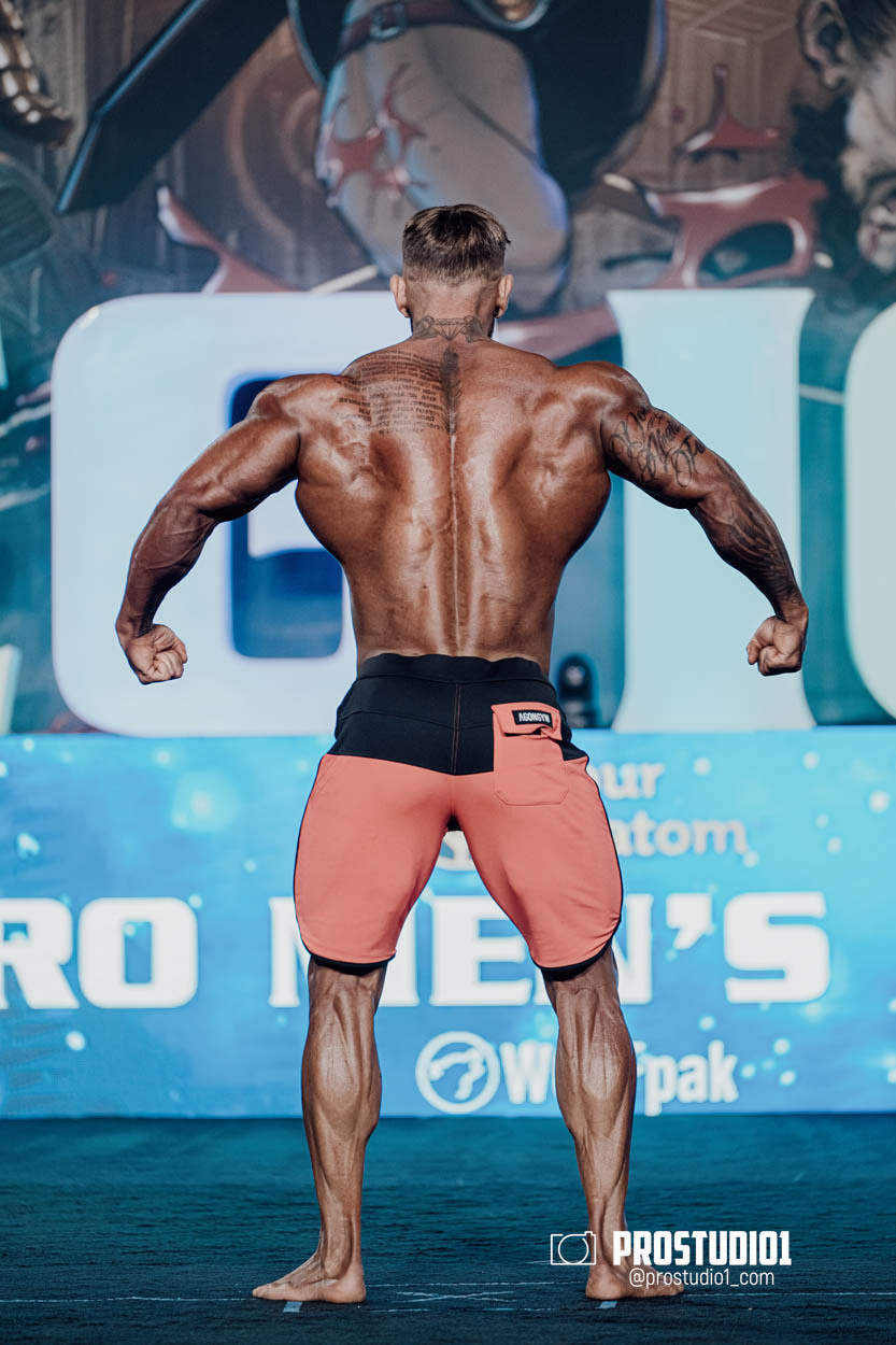 MEN’S PHYSIQUE. Photo & Video Production Studio #1