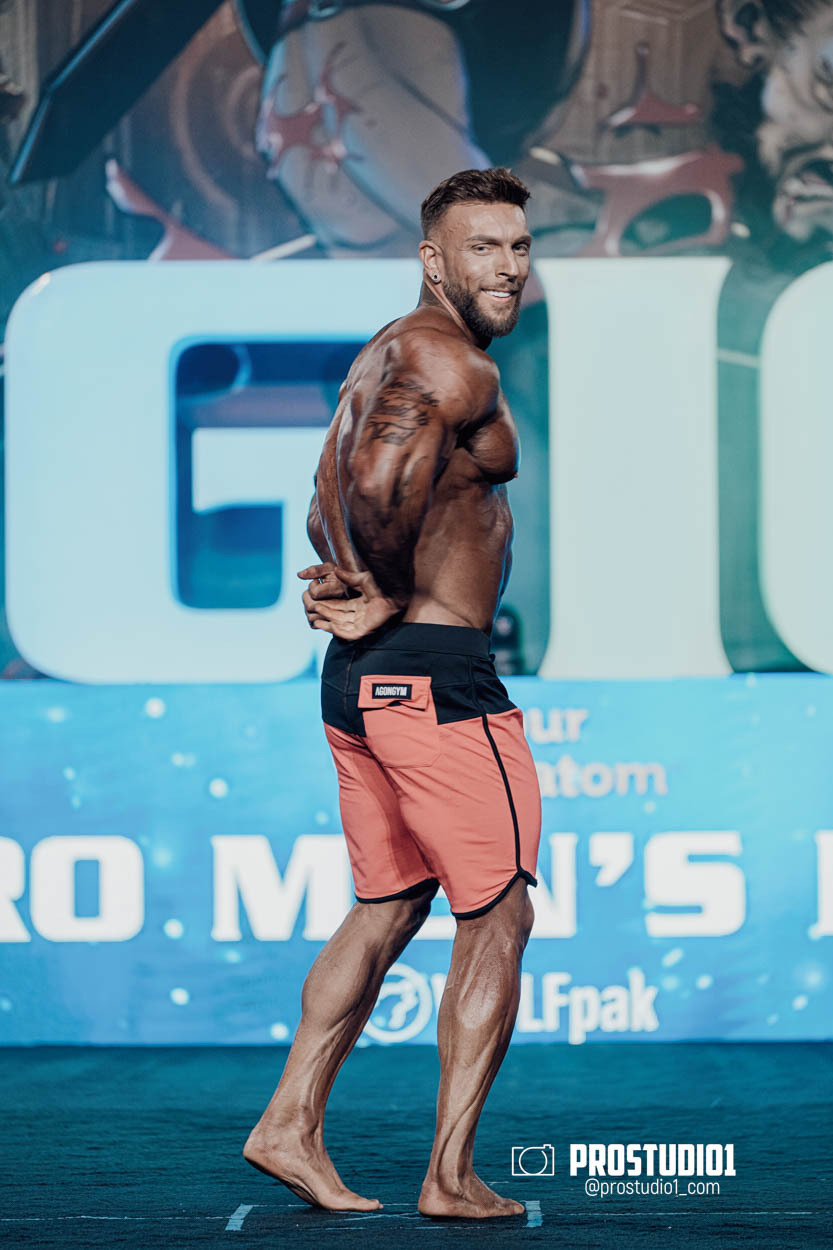 MEN’S PHYSIQUE. Photo & Video Production Studio #1