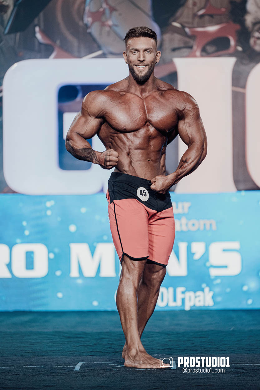 MEN’S PHYSIQUE. Photo & Video Production Studio #1