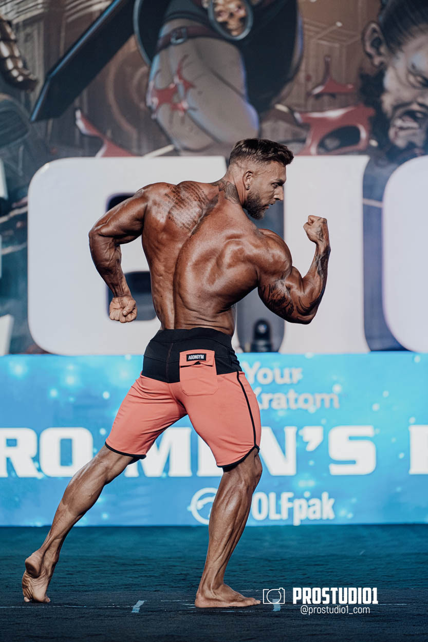 MEN’S PHYSIQUE. Photo & Video Production Studio #1