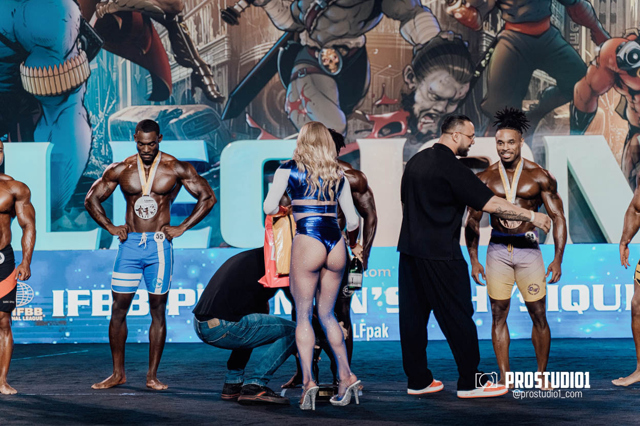 MEN’S PHYSIQUE. Photo & Video Production Studio #1