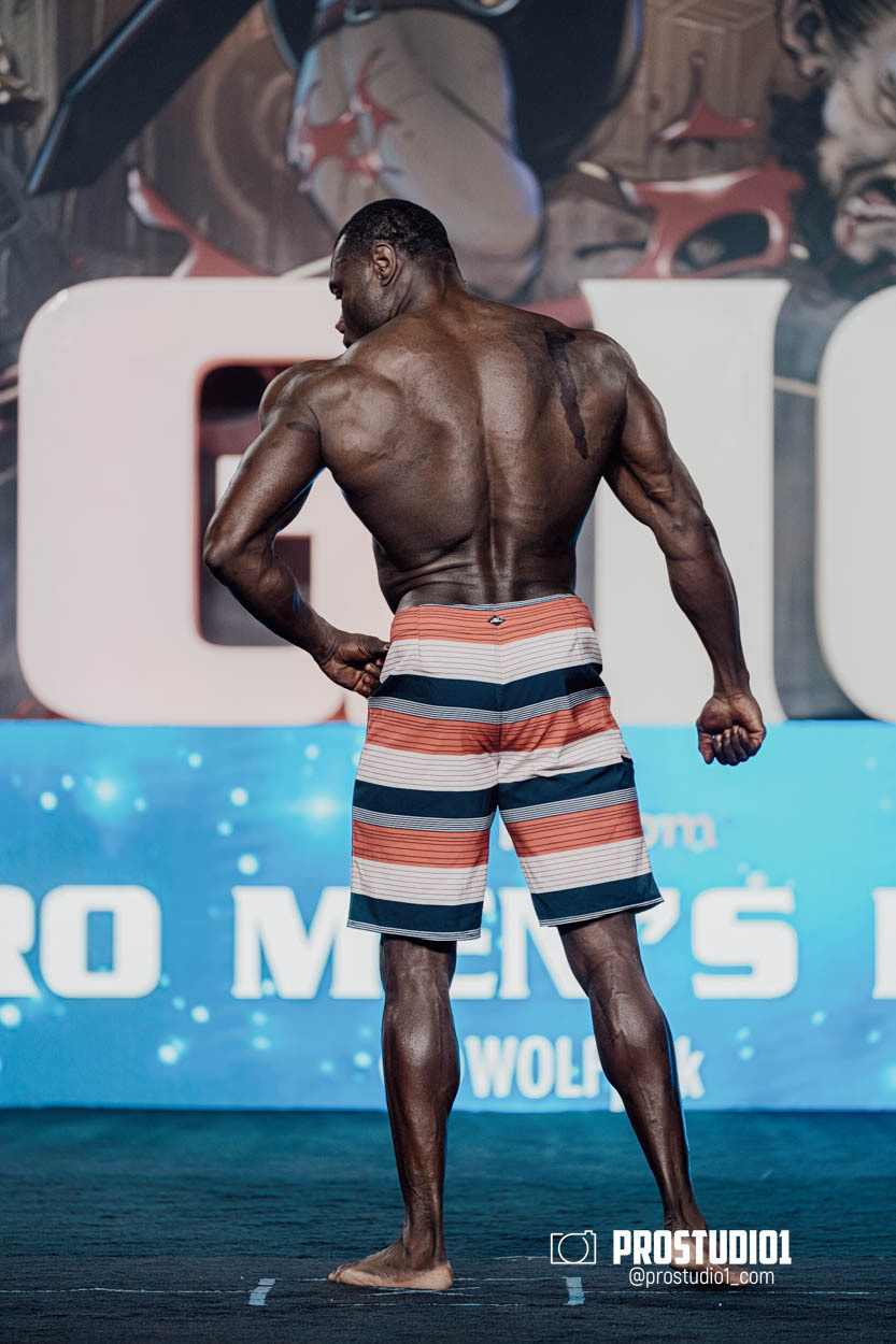 MEN’S PHYSIQUE. Photo & Video Production Studio #1