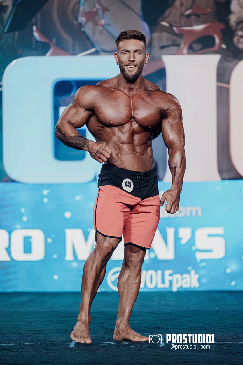 MEN’S PHYSIQUE. Photo & Video Production Studio #1