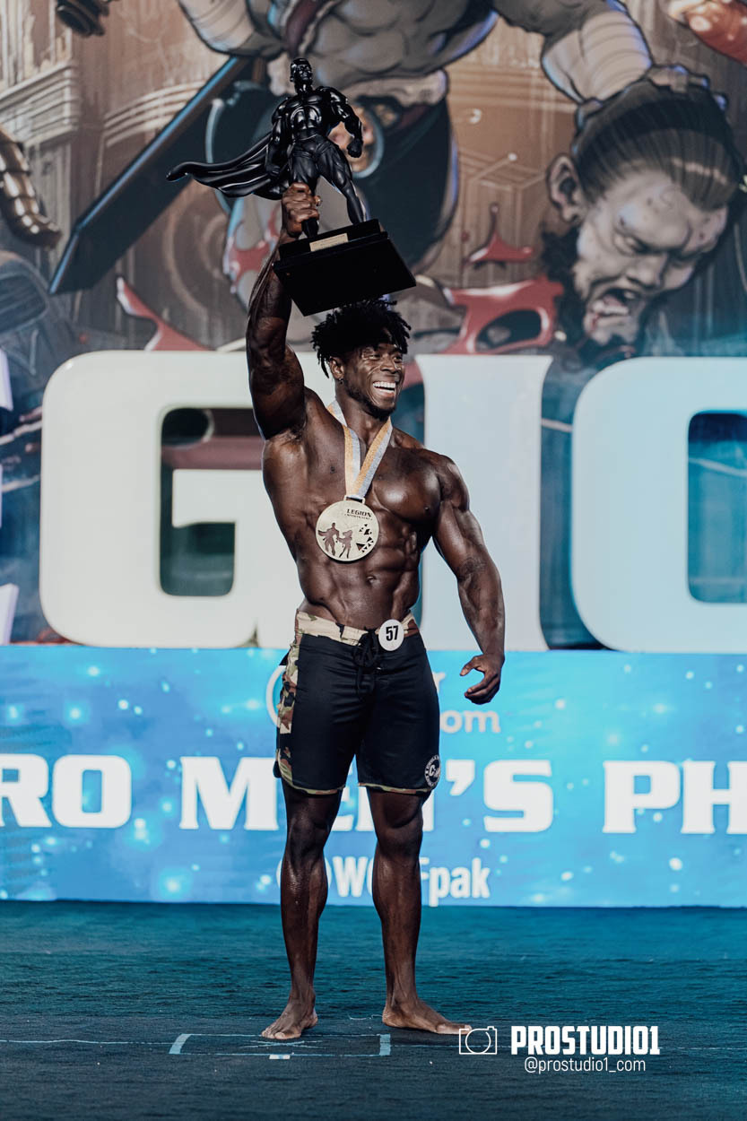 MEN’S PHYSIQUE. Photo & Video Production Studio #1