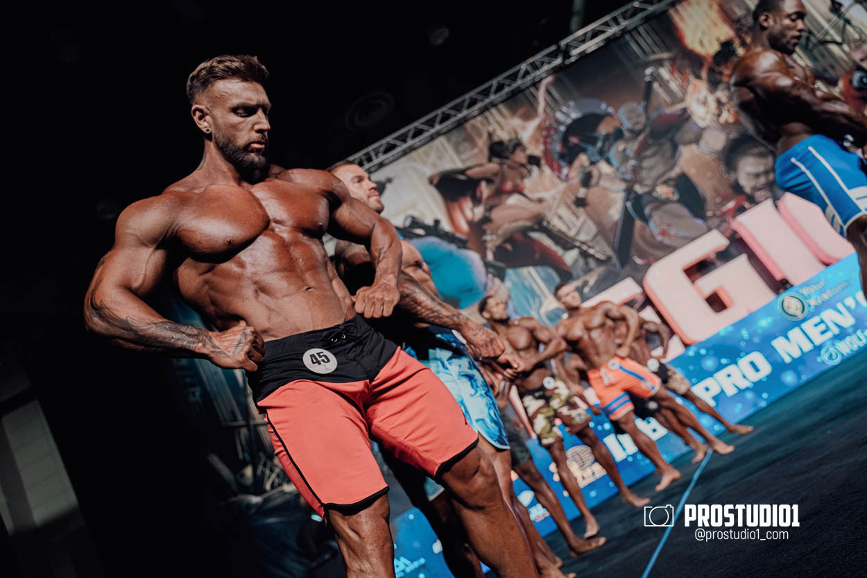 MEN’S PHYSIQUE. Photo & Video Production Studio #1