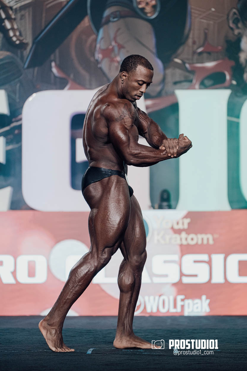 CLASSIC MEN’S PHYSIQUE. Photo & Video Production Studio #1
