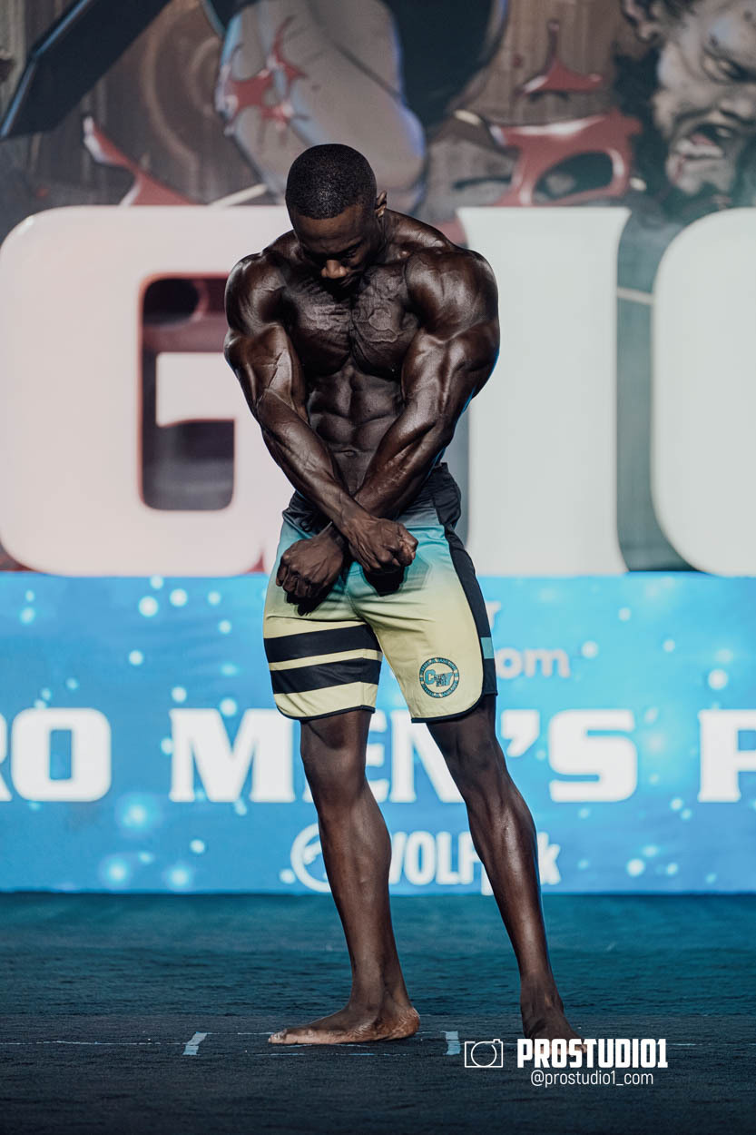 MEN’S PHYSIQUE. Photo & Video Production Studio #1