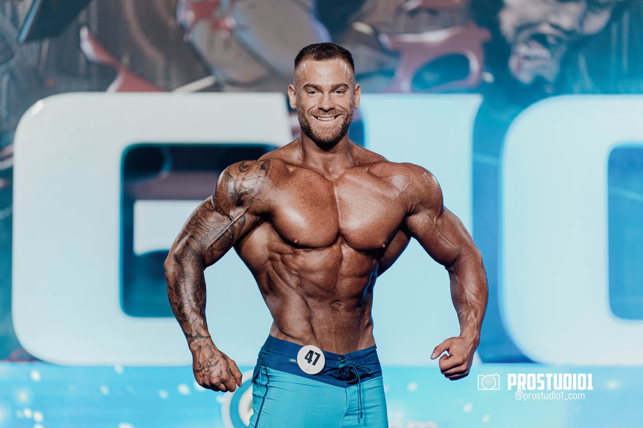 MEN’S PHYSIQUE. Photo & Video Production Studio #1