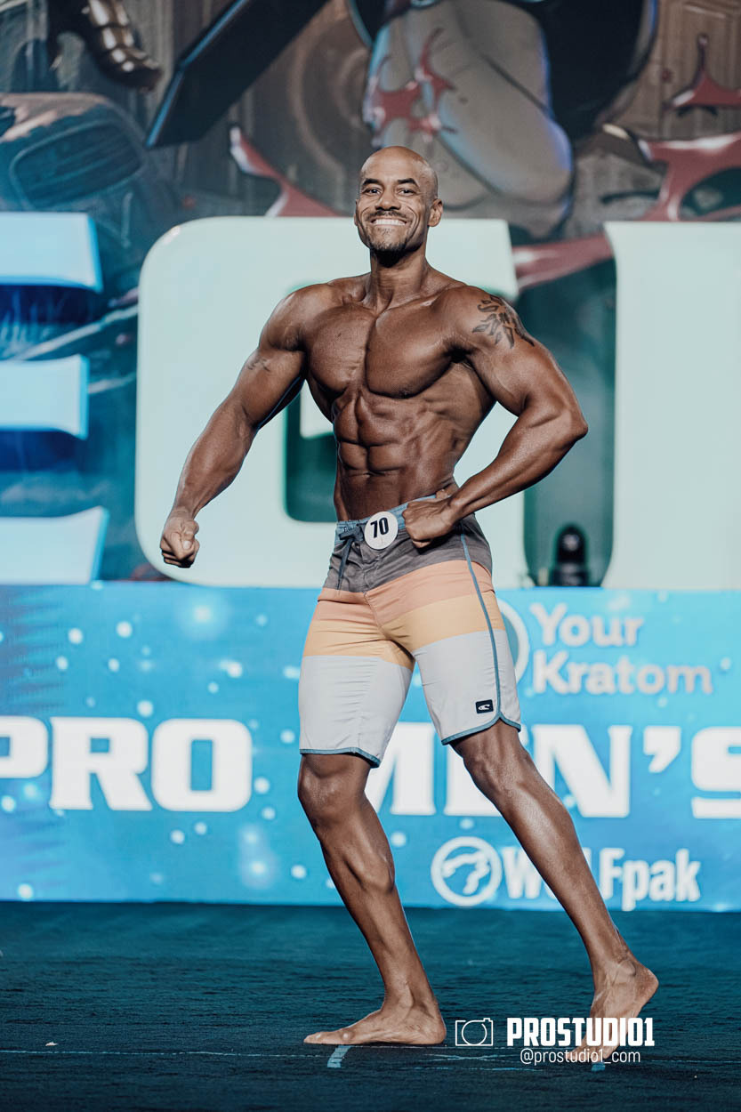 MEN’S PHYSIQUE. Photo & Video Production Studio #1