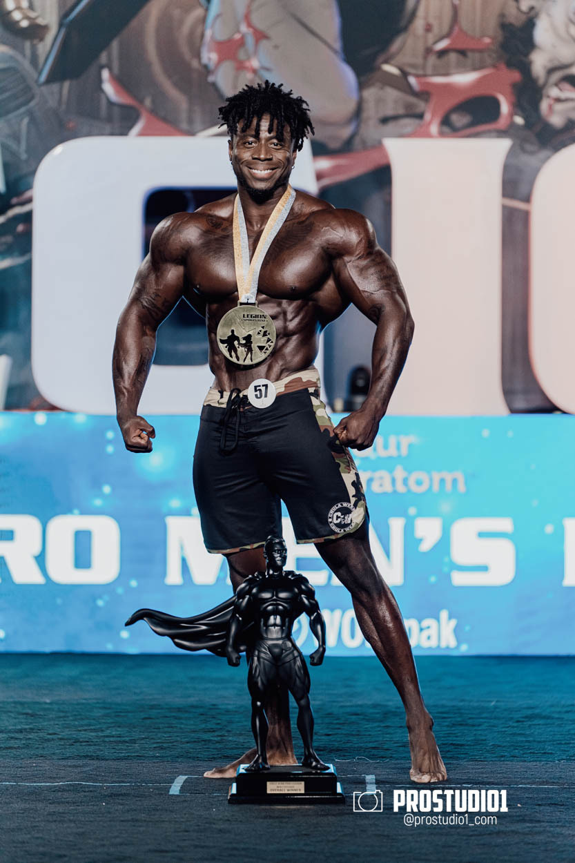 MEN’S PHYSIQUE. Photo & Video Production Studio #1