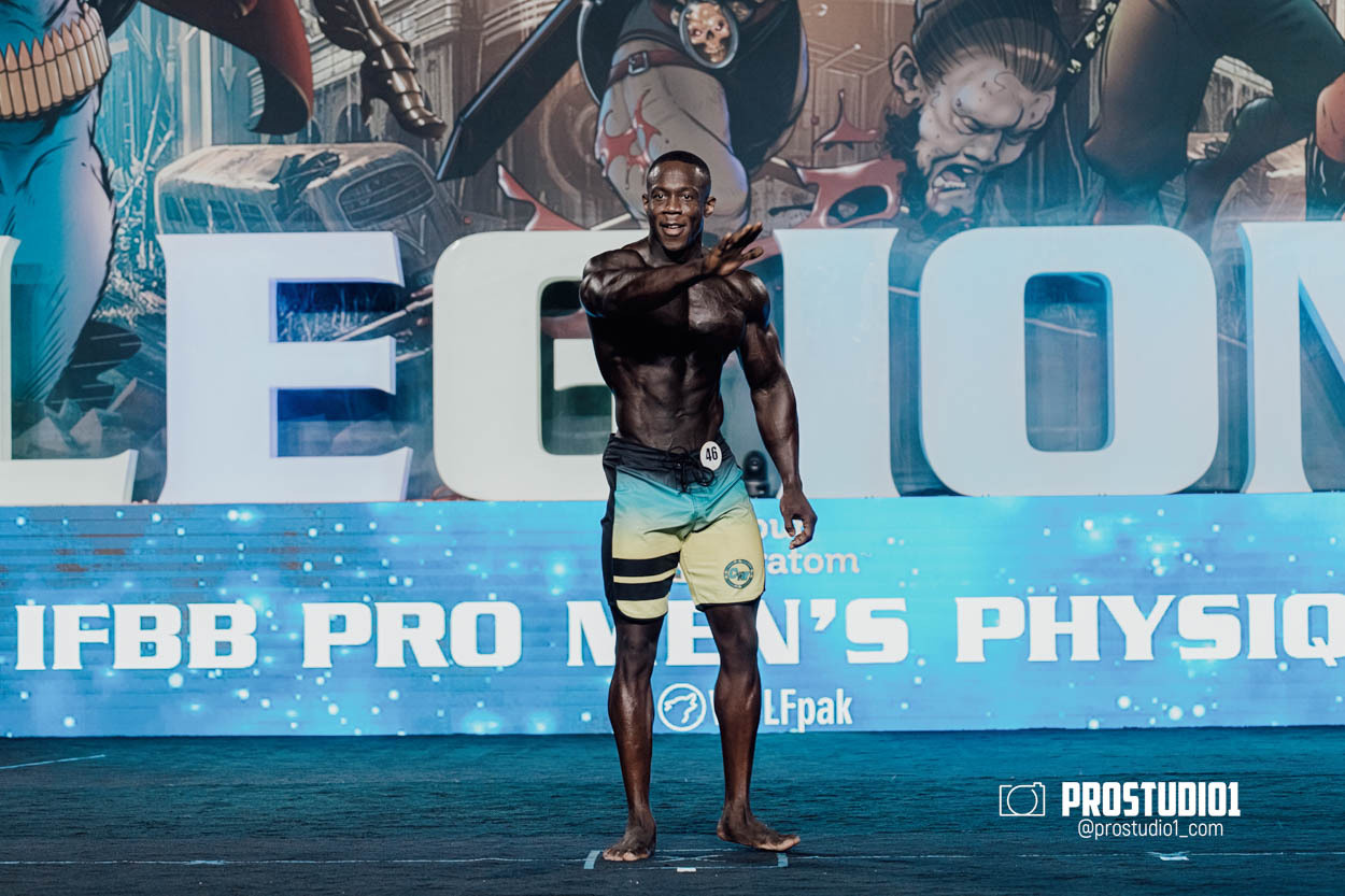 MEN’S PHYSIQUE. Photo & Video Production Studio #1